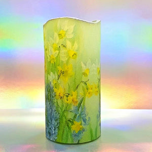 LED shimmering pillar candle - Bluebells and Daffodils