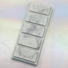 Load image into Gallery viewer, Fairydust wax melts, highly scented eco soy scented snapbars clamshell